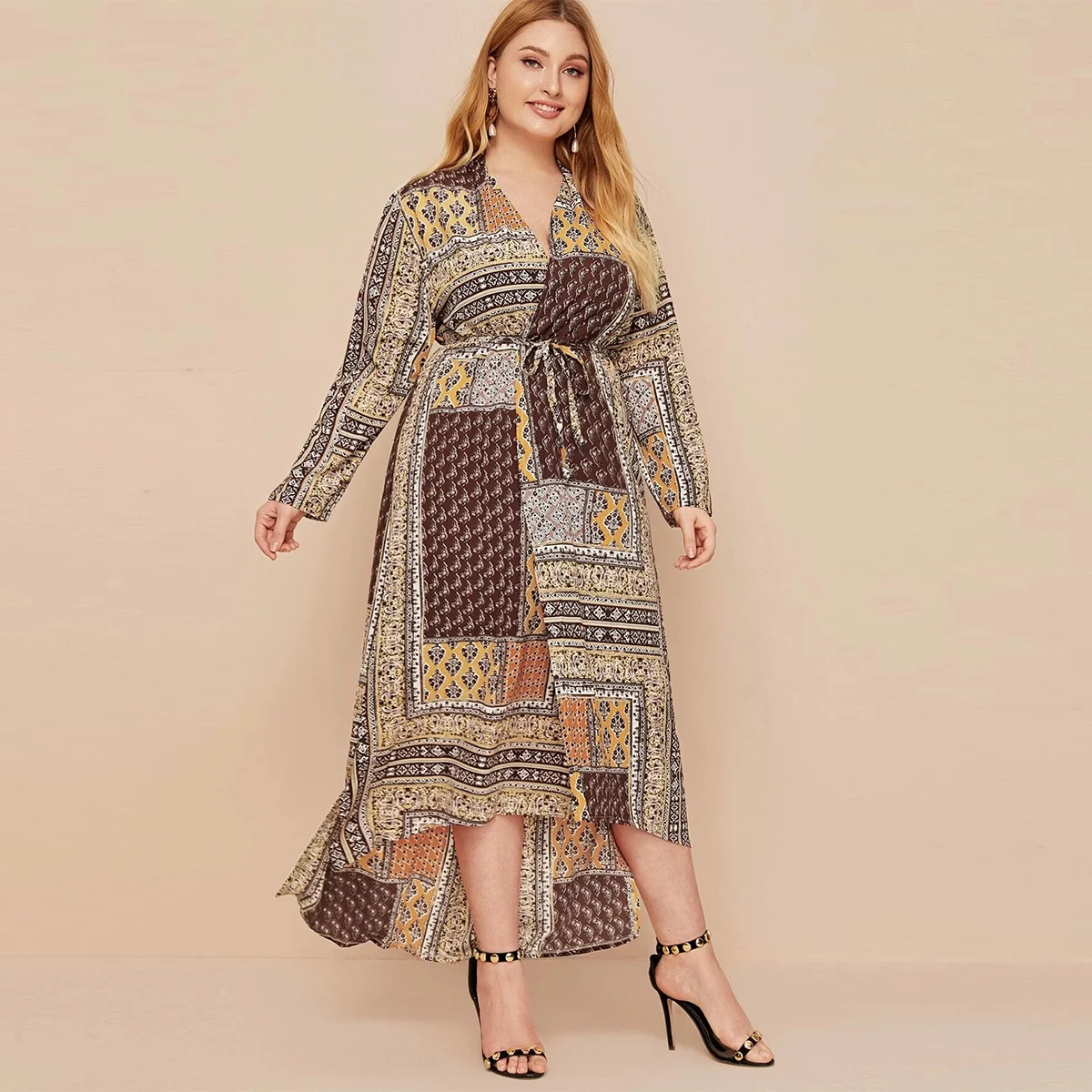 Roupa de banho parisiense folgada e oversized com miçangas retrô e mangas compridas para conforto e estilo, perfeita para relaxar — foto 4
