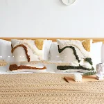 Almofada tufted com arte em cores contrastantes, para decorar e adicionar conforto e elegância, perfeita para sua casa. — foto 4
