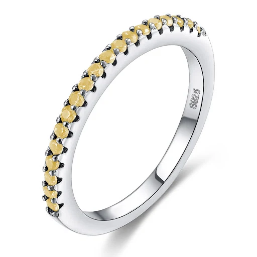 Title 10, Anel de zircônia com diamantes incrustados em u...