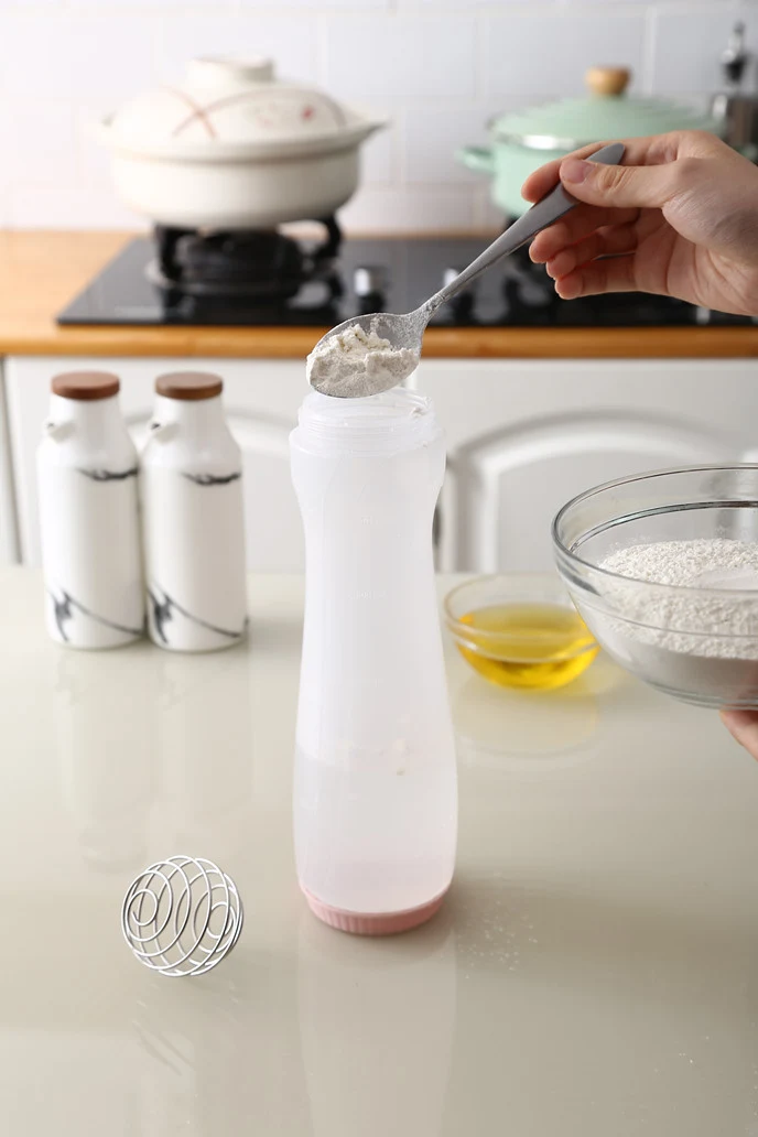 Hand Batter Mixing Bottle Makes Perfect Pancakes & Cakes Easily Mix & Dispense Batter Without Lumps with a Drip-Free Spo — photo 5