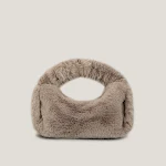 Bolsa de mão elegante e sofisticada com design de dumplings recheados. Perfeita para um look fashion e carregar seus essenciais. — foto 1