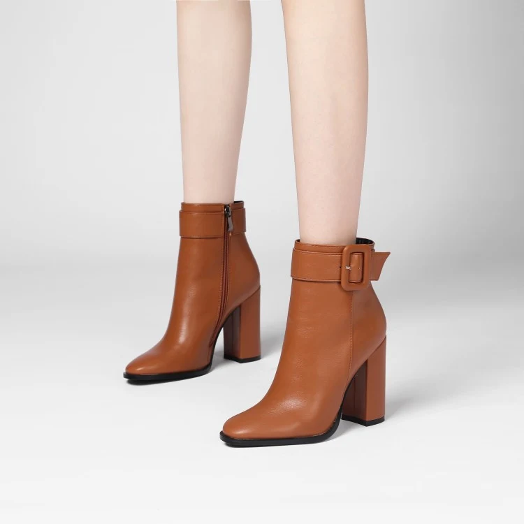 Botas femininas de moda com salto grosso curto, ideais para um visual estiloso e confortável em diversas ocasiões — foto 5