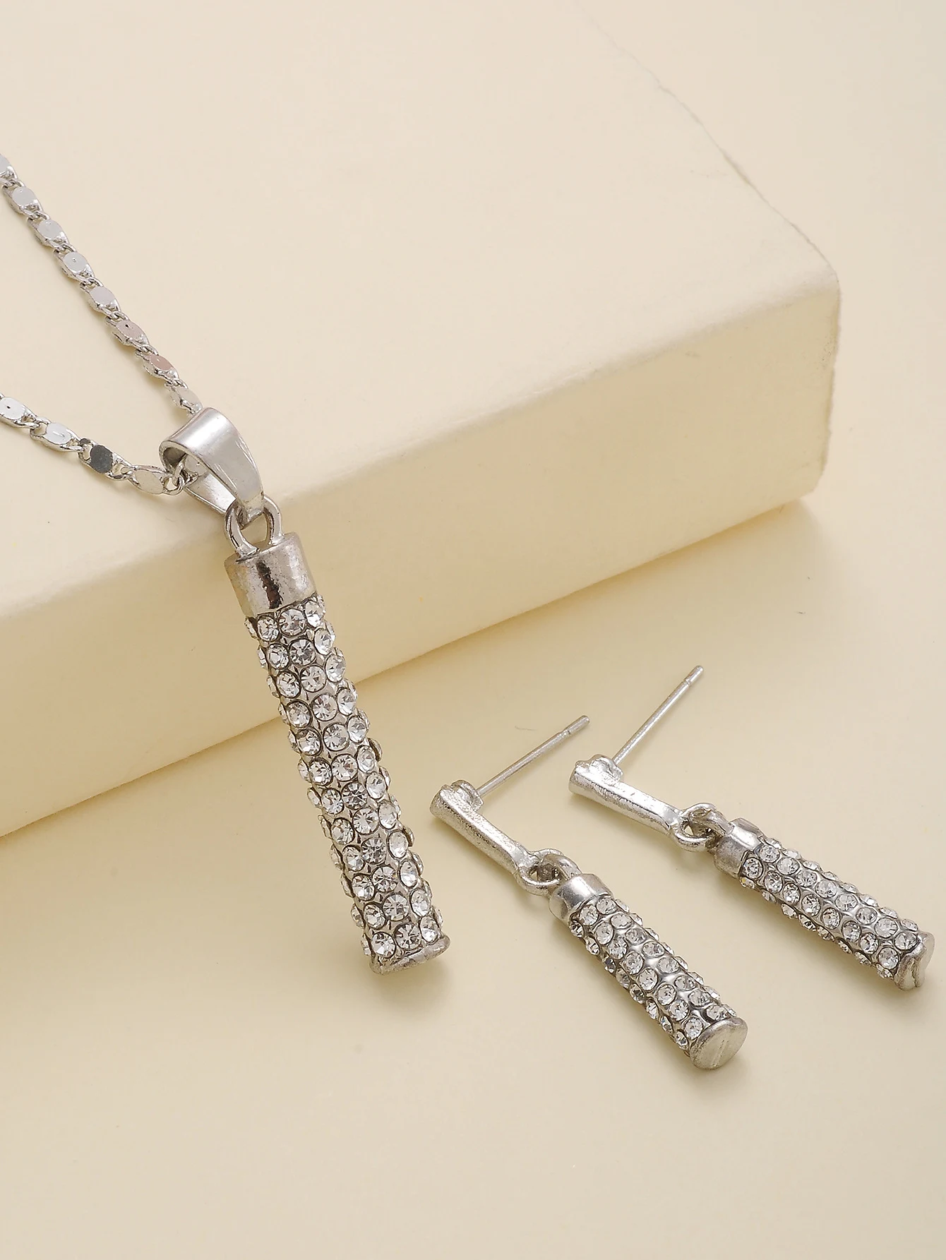 Title 2, Conjunto Luxuoso de Colar e Brincos com Diamant...