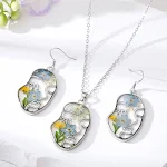 Brincos e colar criativos com flores naturais secas. A beleza da natureza para realçar seu rosto e pescoço, estilo único e natural. — foto 5