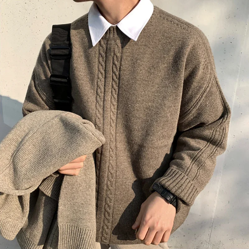 Heren losse trui in Japanse vintage stijl. Comfortabel en stijlvol, ideaal voor een casual look. Perfect voor dagelijks gebruik en vrije tijd. — foto 5