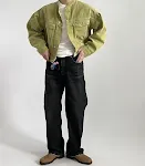 Jaqueta jeans curta com lapela solta. Ideal para um look casual e moderno. Perfeita para diversas ocasiões e combinações de roupas. Conforto e estilo! — foto 5