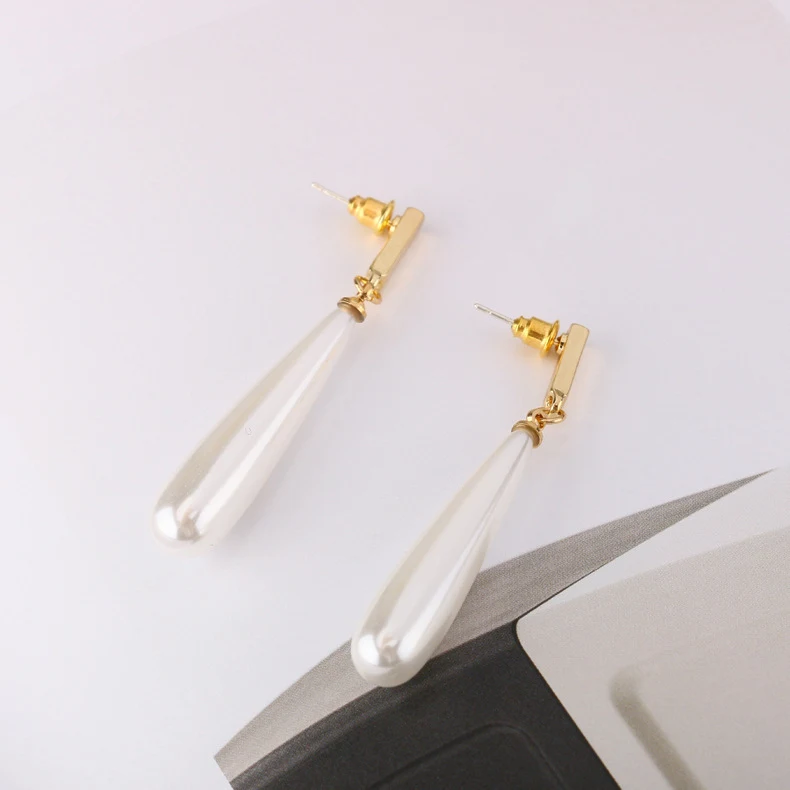Brincos Longos de Gota D'água Simples com Agulha de Prata e Pérola Grande, elegância atemporal para um visual sofisticado — foto 3