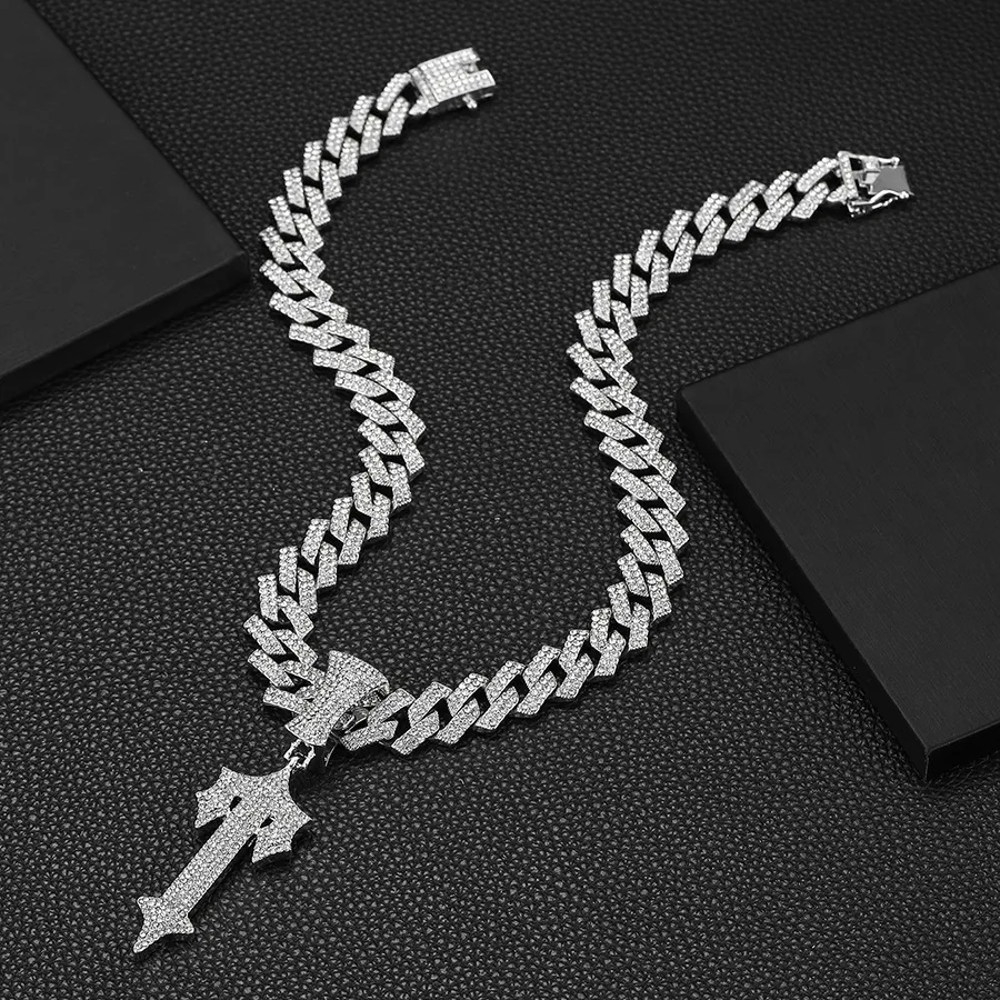 Colar pingente de espada hip hop masculino, acessório de moda. Adicione um toque de estilo urbano e autêntico ao seu visual. Mostre sua atitude. — foto 11