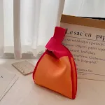 Colorblocking red orange