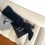 Botas de salto alto grosso e emagrecem para mulheres, estilo moderno. Conforto e elegância que realçam sua silhueta com confiança. — foto 4