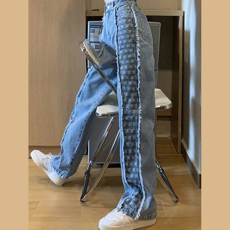 Calças jeans femininas slim, versáteis, com drapeado e pernas retas e largas. Conforto e estilo para um visual moderno e elegante. — foto 4