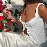 Dames zomertops, nieuwe mode, vierkante hals, gesp en bandjes, kleine tanktops voor een trendy en stijlvolle look. — foto 3