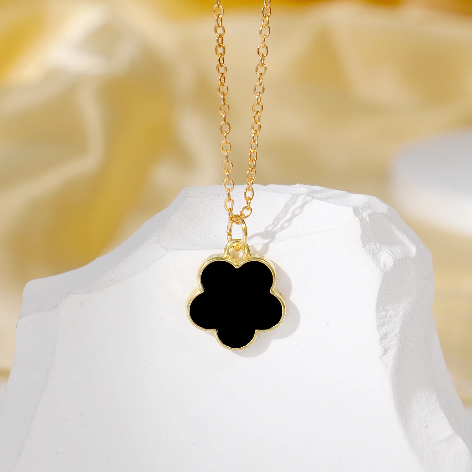 Colar feminino com pingente de flor de cinco pétalas Lucky, simples e versátil, corrente de clavícula fashion — foto 2