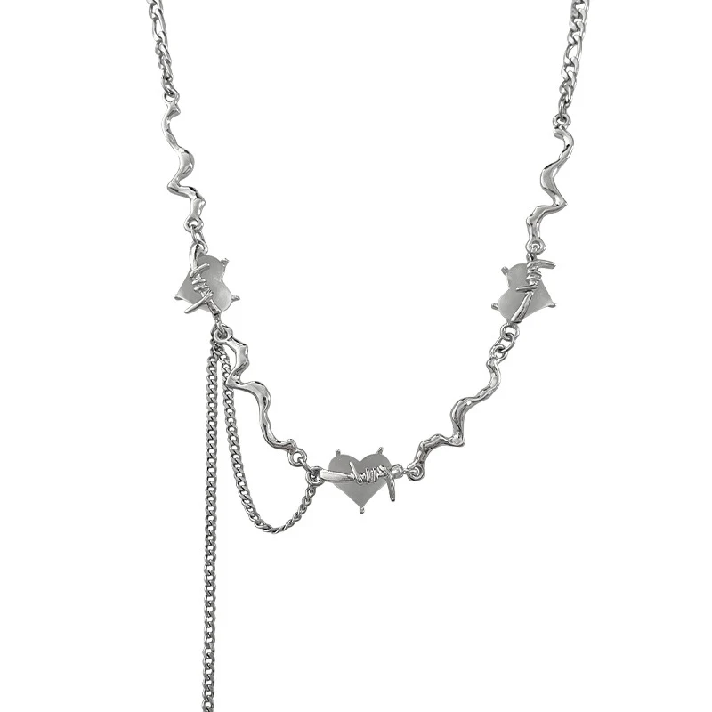 Colar com pingente de espinho em forma de coração branco para mulheres, luxo leve, perfeito para um visual elegante e moderno. — foto 2