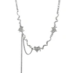 Colar com pingente de espinho em forma de coração branco para mulheres, luxo leve, perfeito para um visual elegante e moderno. — foto 2