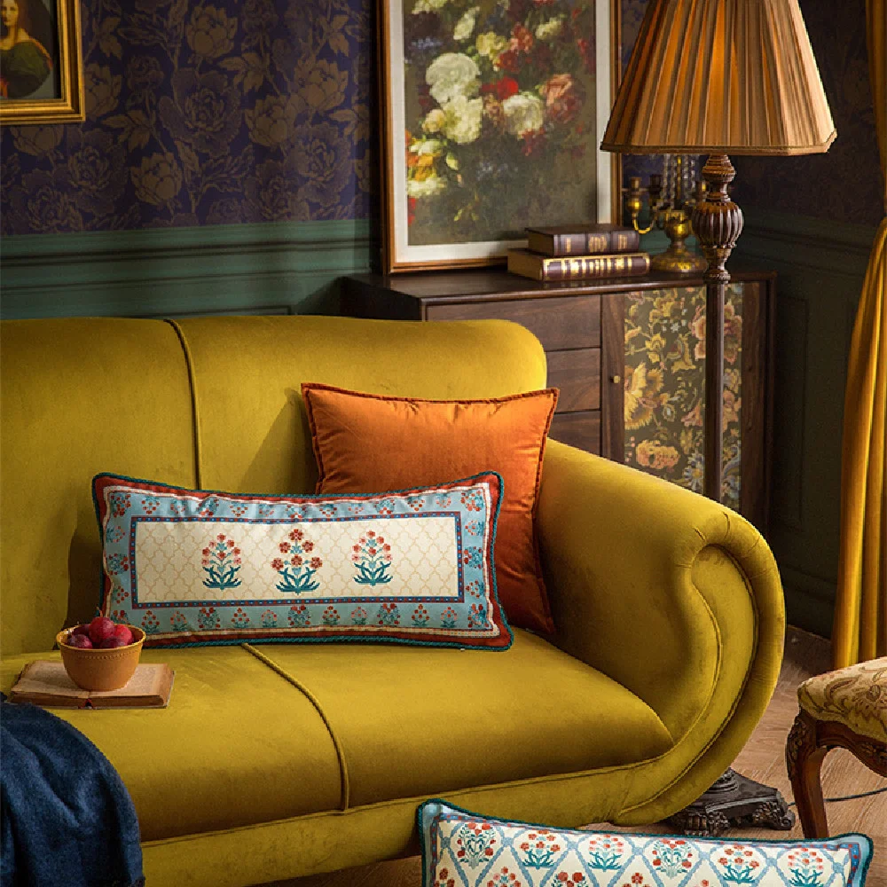 Sofá Cama Retro de Luxo Acessível com Design de Faixas e Travesseiros Integrados. Conforto e elegância para sua casa. Perfeito para relaxar. — foto 7