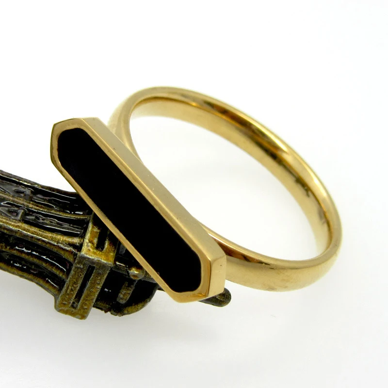 Anel feminino de moda em aço titânio com pingente de óleo gotejante, elegante e moderno. Perfeito para um toque de sofisticação no visual. — foto 8