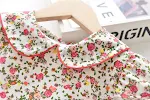 Vestido floral para menina com mangas esvoaçantes e lapela, ideal para um visual elegante e com personalidade. Perfeito para ocasiões especiais. — foto 6