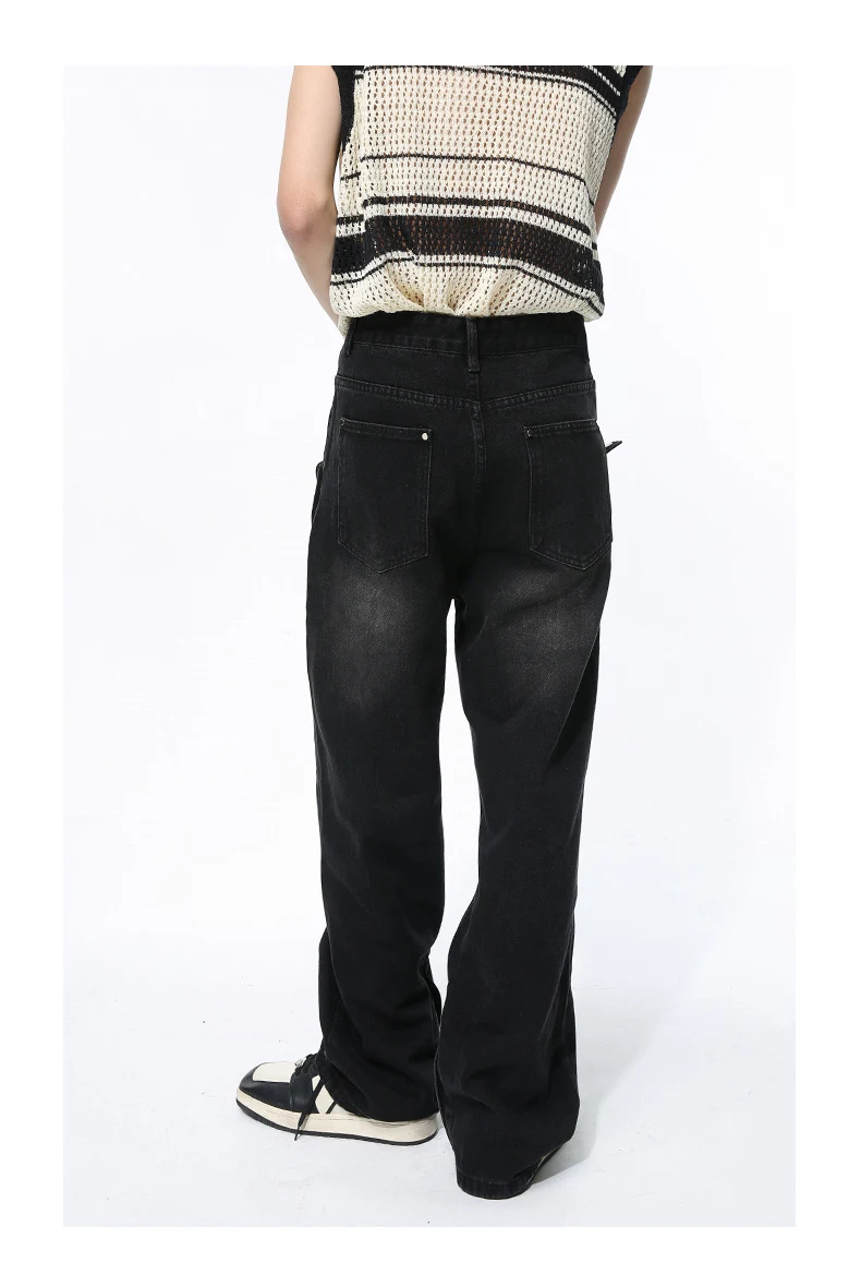 Calças jeans pretas de perna reta e larga, modernas e elegantes, perfeitas para um visual sofisticado e confortável em diversas ocasiões. — foto 8