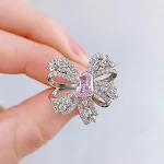 Anel Vintage Luxuoso de Diamante com Simulação de Laço, Carbono Alto, Diamantes ao Redor e Design Exclusivo — foto 7