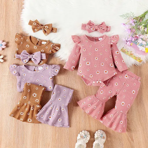 Title 22, Conjunto infantil com top estampado, calças boc...
