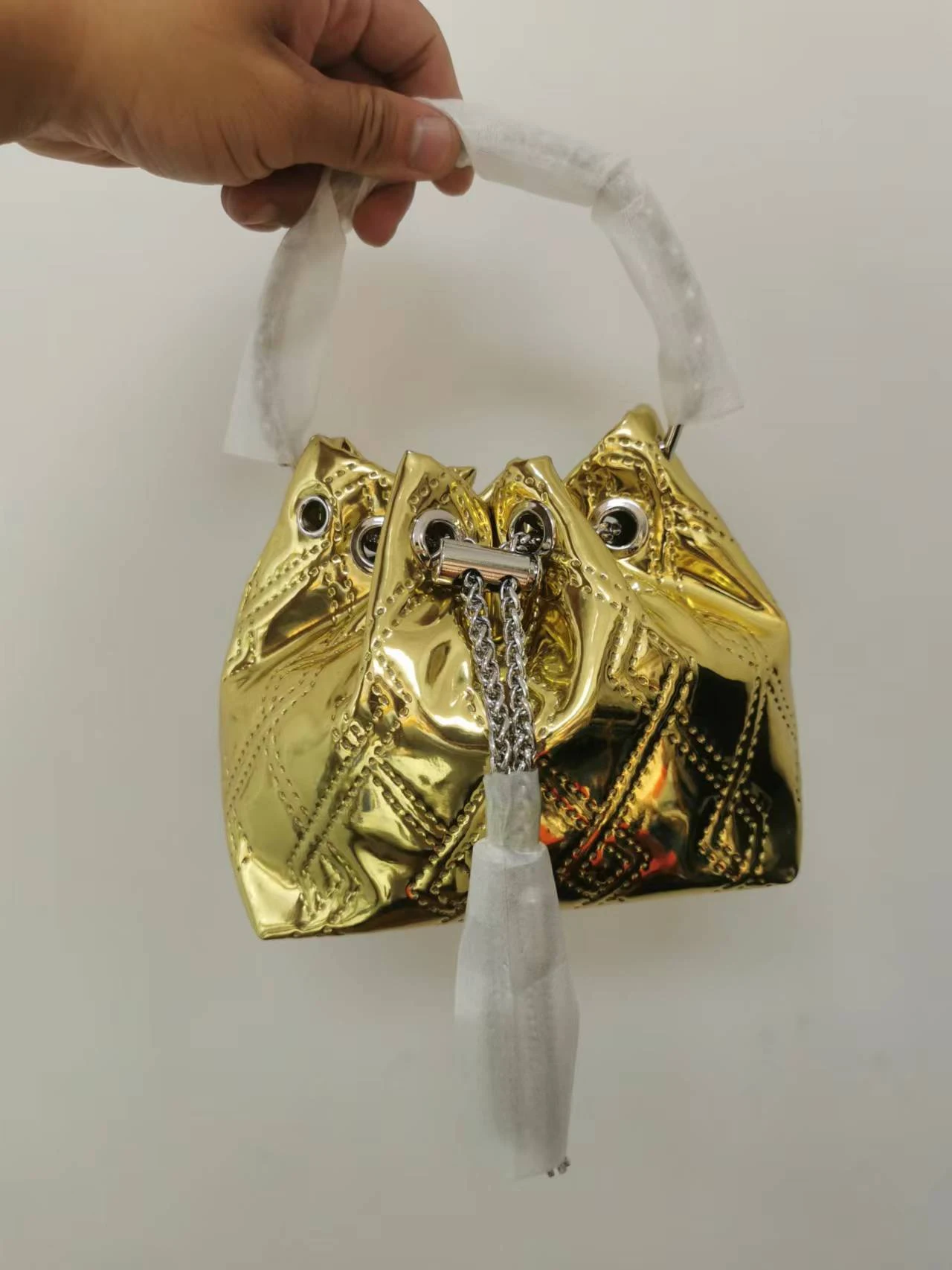 Title 4, Bolsa de mão feminina Lingge com bordado a lase...