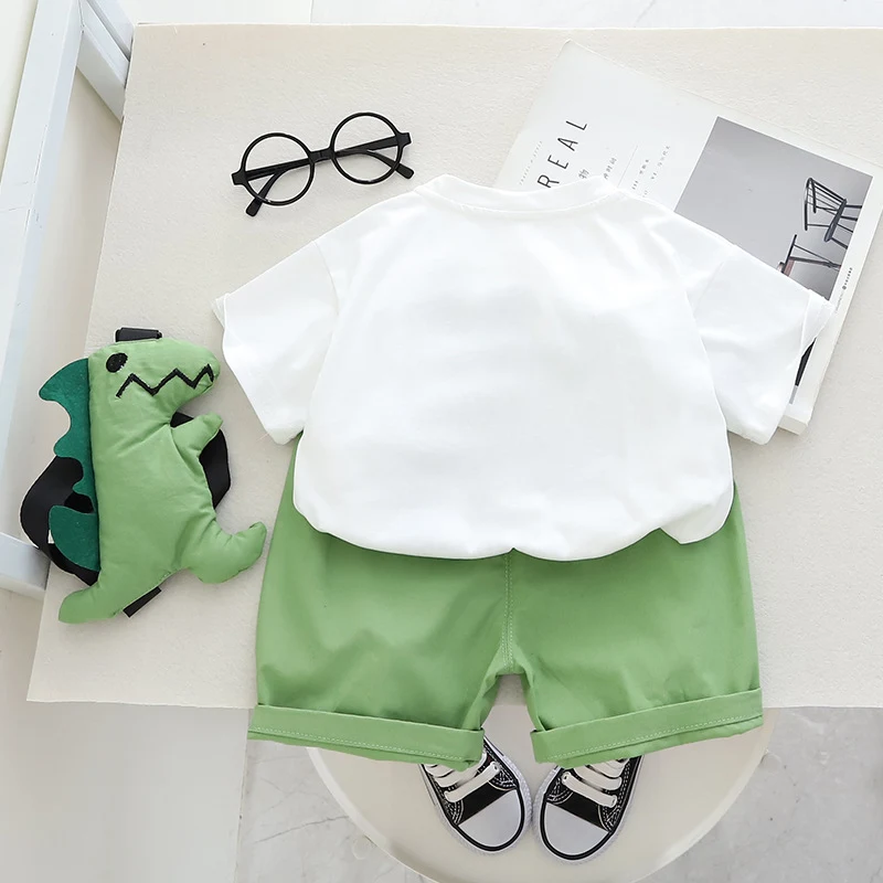 Kinder korte mouwen pak Cartoon T-shirt. Comfortabele en leuke kleding voor kinderen. Ideaal om te spelen en te ontdekken. — foto 15