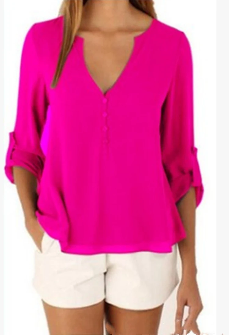 Camisa de chiffon plus size irregular com decote em V, elegante e confortável. Perfeita para diversas ocasiões, valorizando a silhueta feminina. — foto 1