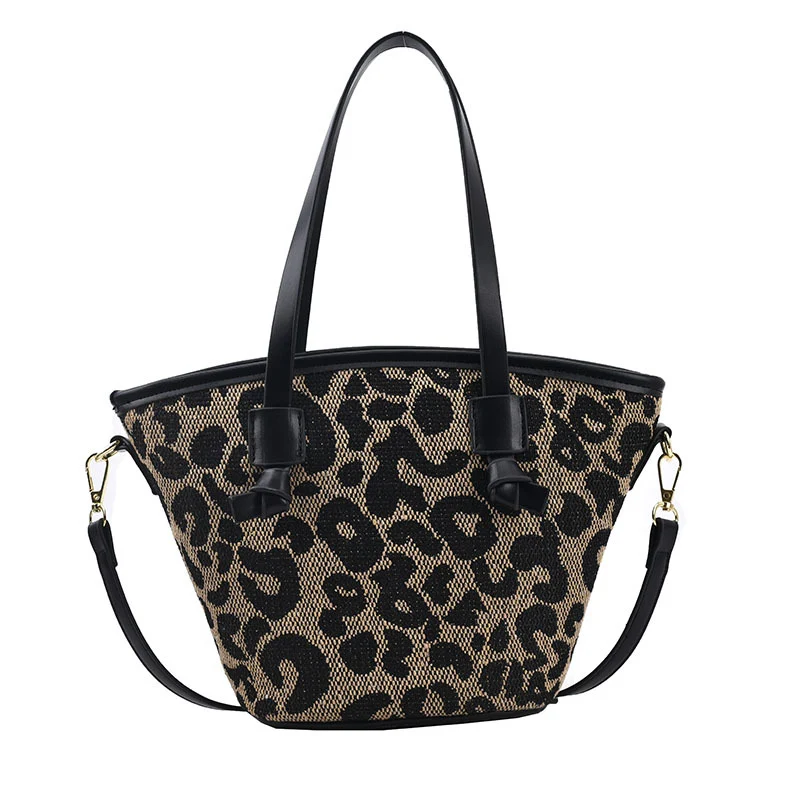 Title 2, Bolsa de mão com estampa de leopardo e pied-de-...
