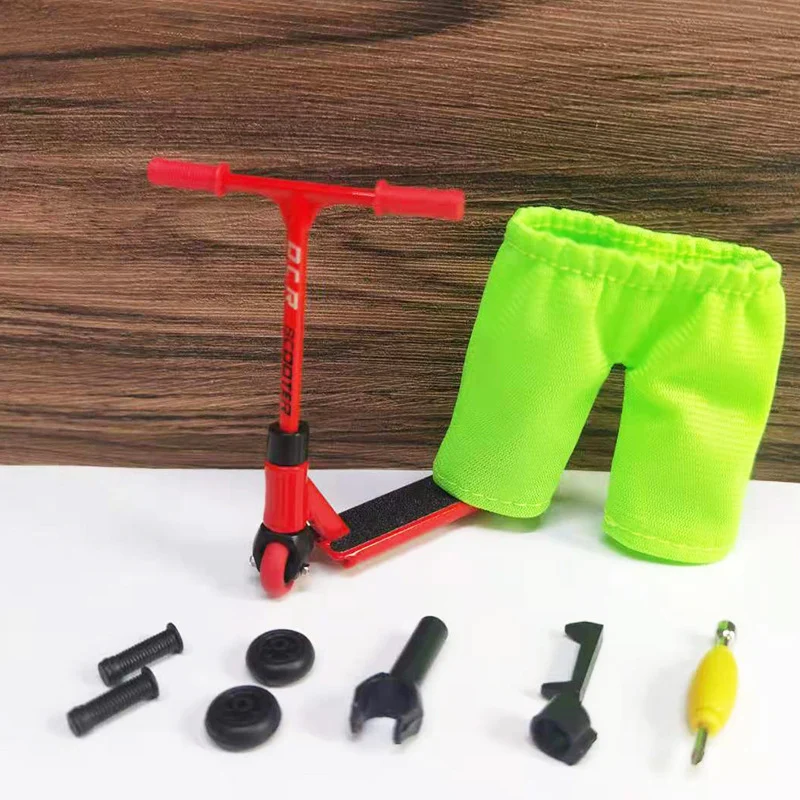 Title 7, Mini Scooter de Dedo de Liga com Calças e Conju...