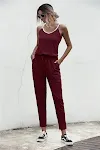 Tuta con Bretelle Estiva con Abbinamento Colori. Perfetta per un look estivo fresco e confortevole. Ideale per giornate soleggiate e uscite casual. — foto 16