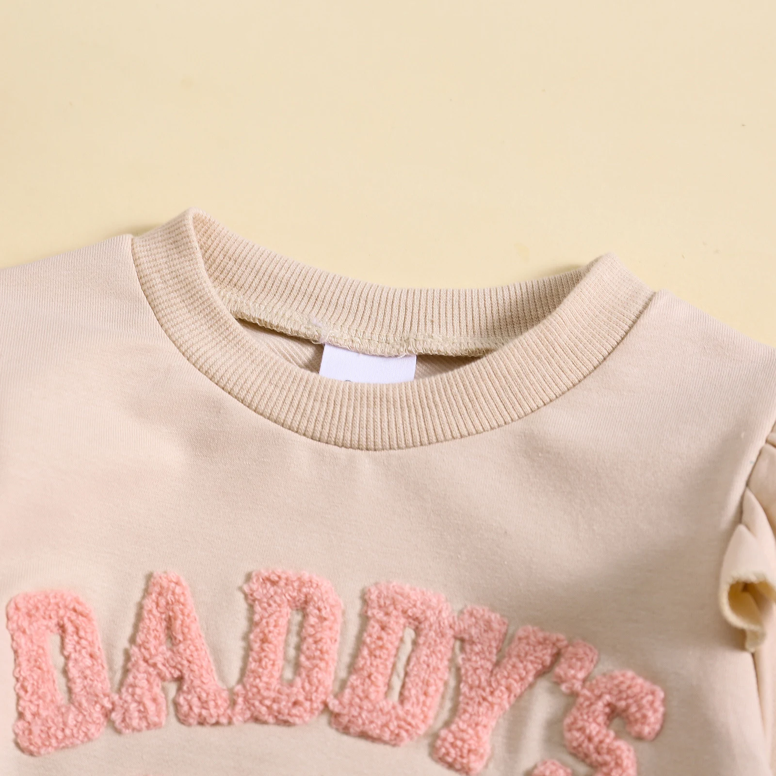 Kinder meisjes set, geborduurde letter trui met ruches mouwen, broek, schattige en comfortabele outfit voor baby's. — foto 14