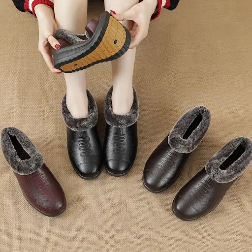 Title 5, Oude katoenen schoenen voor dagelijks gebruik, ...