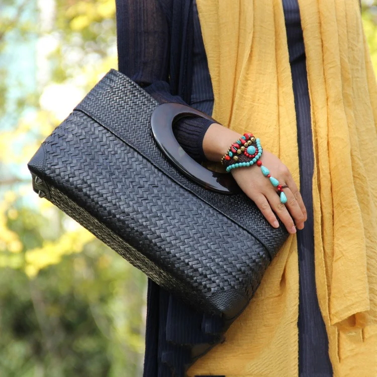 Bolsa de palha artesanal original para mulheres, bolsa de mão de rattan. Leve seus pertences com estilo e desfrute do verão com este acessório único. — foto 4