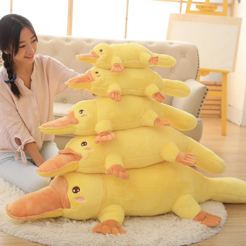 Bichinho de pelúcia ornitorrinco macio e fofinho, travesseiro ideal para abraçar e brincar. Conforto e diversão garantidos. — foto 4