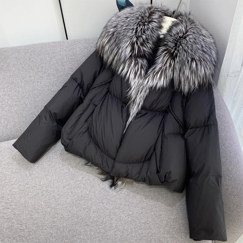 Giacca corta in piumino bianco d'anatra, calda e leggera. Perfetta per l'inverno, offre calore, comfort e stile, proteggendoti dal freddo. — foto 21