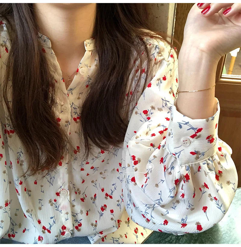 Camicia casual a maniche lunghe da donna con scollo a V in chiffon drappeggiato — foto 11