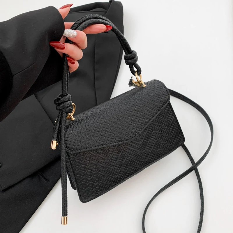 Bolsa transversal feminina moderna e pura cor, perfeita para carregar seus essenciais com estilo e praticidade, ideal para uso diário e viagens. — foto 9