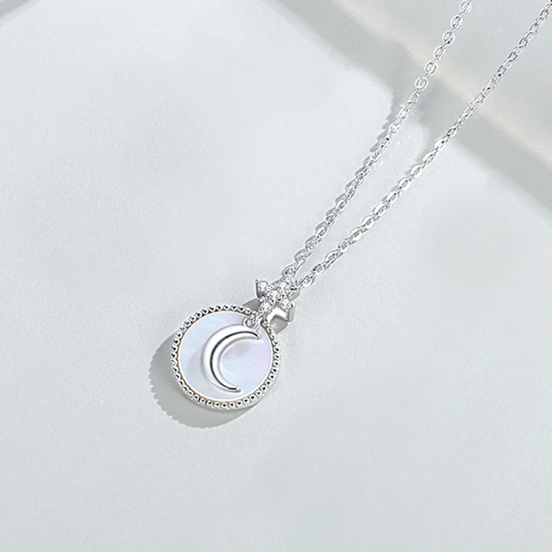 Colar feminino com pingente de estrela e lua gracioso e fashion, perfeito para adicionar um toque de charme e elegância ao seu visual. — foto 1