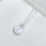 Colar feminino com pingente de estrela e lua gracioso e fashion, perfeito para adicionar um toque de charme e elegância ao seu visual. — foto 1