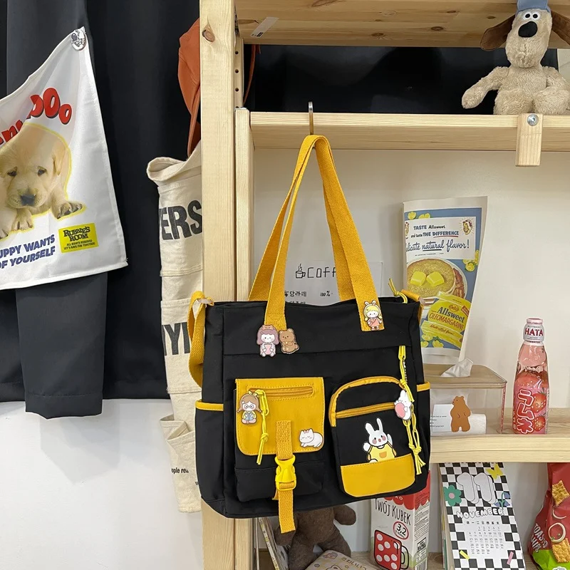 Bolsa mensageiro de lona feminina Niche Ins casual e versátil. Ideal para uso diário, combinando com tudo e oferecendo praticidade e estilo. — foto 5