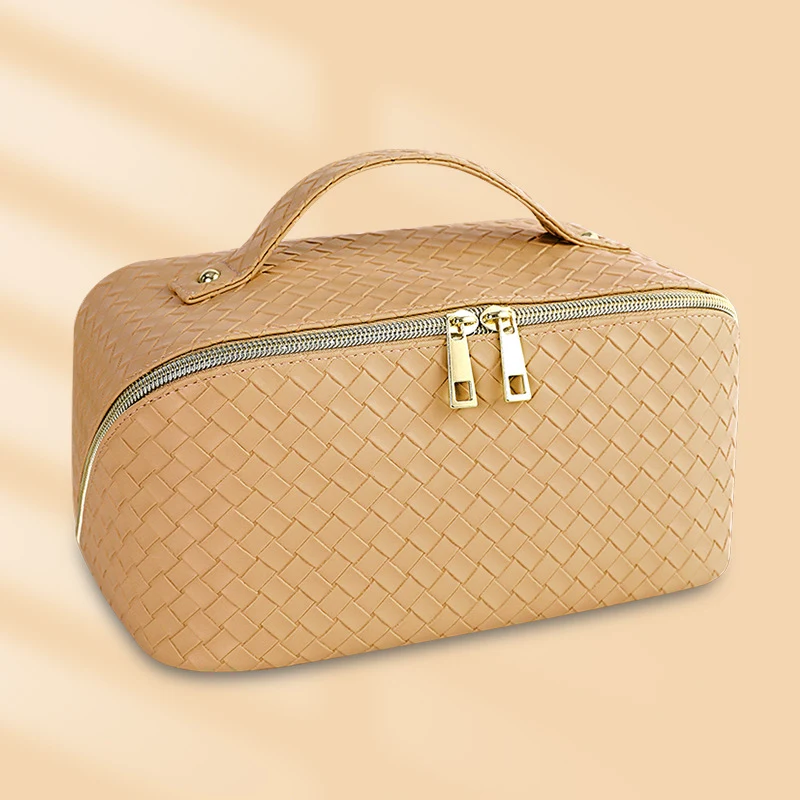 Bolsa de mão de viagem premium em tricô. Leve e elegante, ideal para transportar seus itens essenciais com conforto e praticidade em viagens. — foto 1