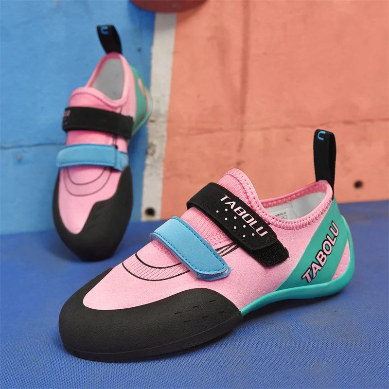 Sapatos de escalada respiráveis e antiderrapantes para iniciantes, masculinos e femininos. Conforto e segurança para suas aventuras na rocha. — foto 1