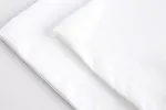 Camiseta masculina de manga curta com laço e strass, ideal para um visual elegante e moderno. Perfeita para adicionar brilho ao seu estilo em eventos especiais. — foto 12