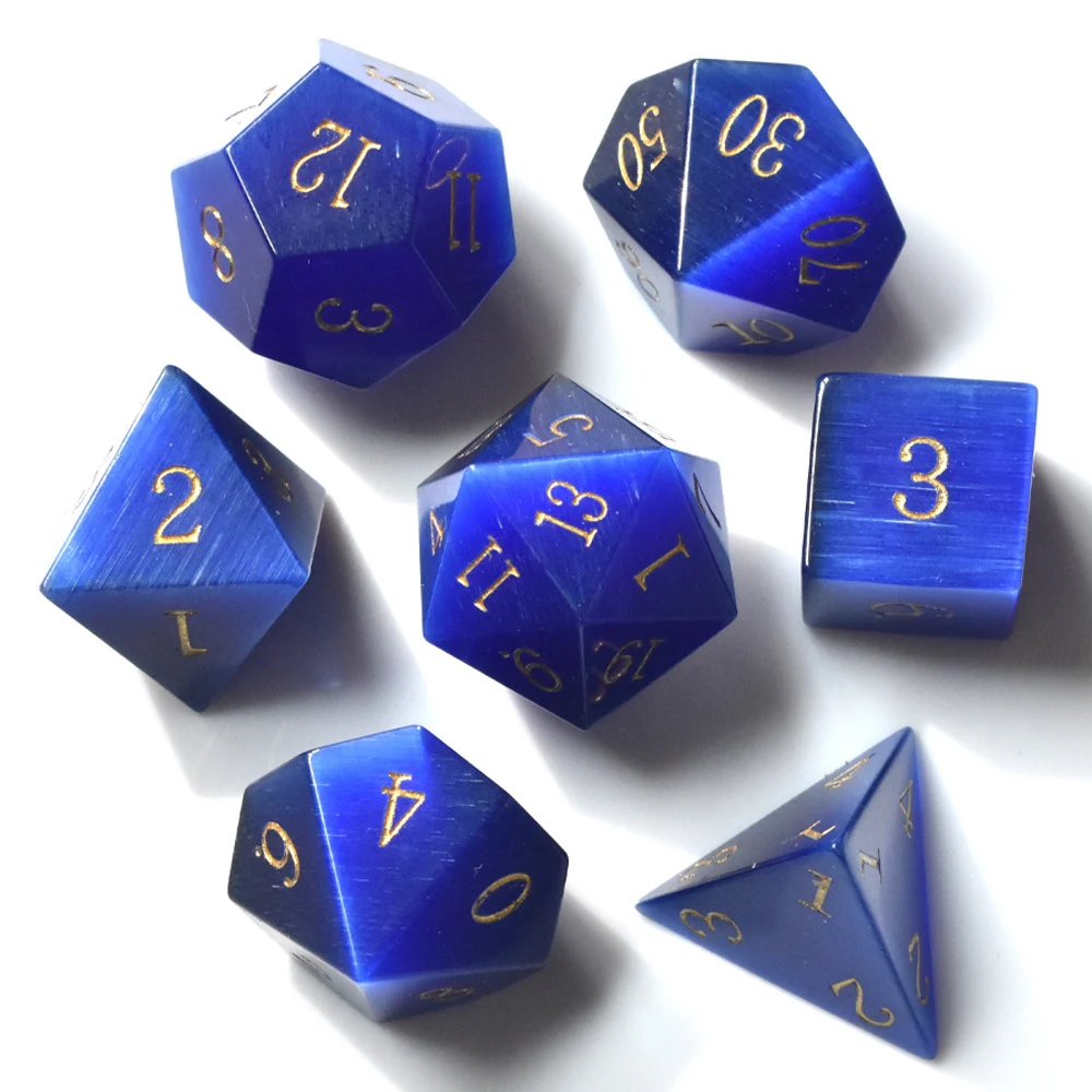 Jogo de tabuleiro casual com dados e peneira digital multi-sided para sete tablets. Divirta-se com este jogo de tabuleiro digital. — foto 52