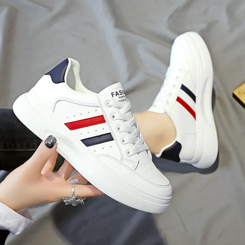 Title 4, Witte Schoenen Dames Lente/Herfst