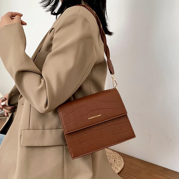 Bolso Cuadrado Pequeño Messenger Texturizado para Mujer Versátil y Elegante Ideal para Cualquier Ocasión Diseño Atemporal y Funcional Perfecto para Llevar lo Esencial — foto 2