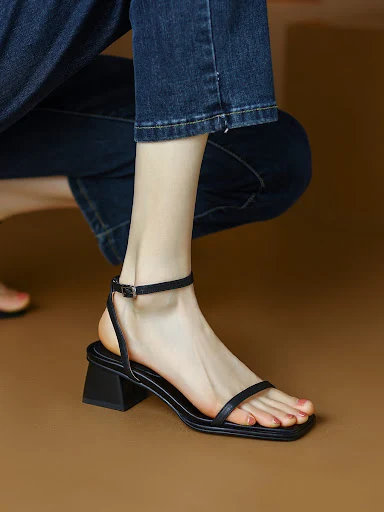 Title 6, Damen Sandalen mit französischem Riemen und Mid...