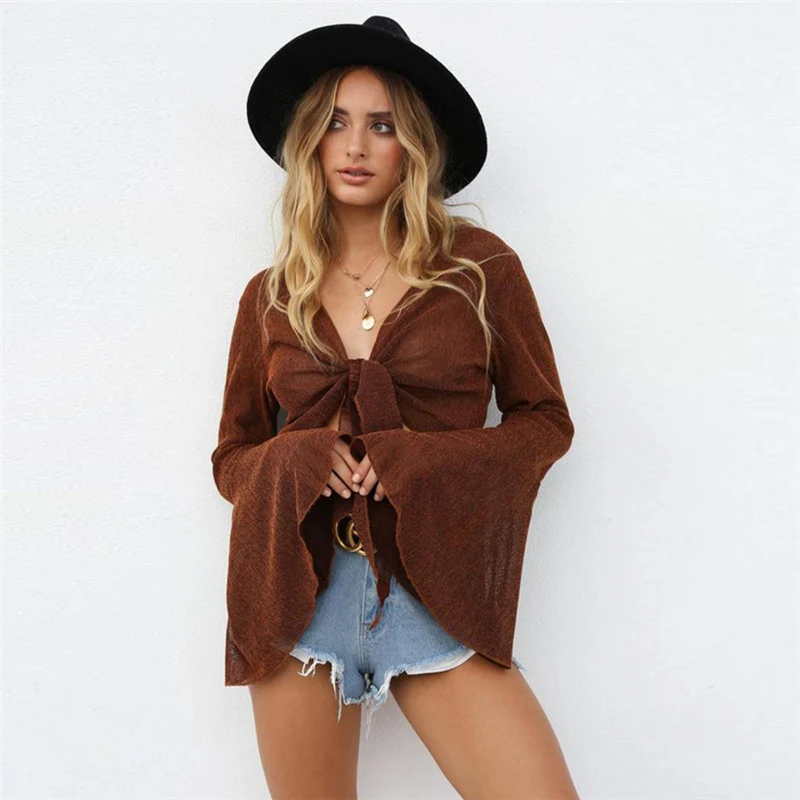 Cardigã com mangas trompete e camiseta slim curta, uma peça essencial e estilosa para um visual moderno e versátil, ideal para diversas ocasiões. — foto 3