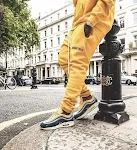 Heren fleece rechte joggingbroek met trekkoord. Comfortabele en warme broek voor dagelijks gebruik. Perfect voor ontspanning of sportieve activiteiten. — foto 4